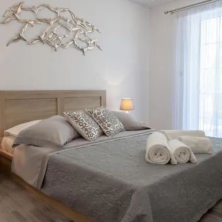 Apartment Elena's Kantia House